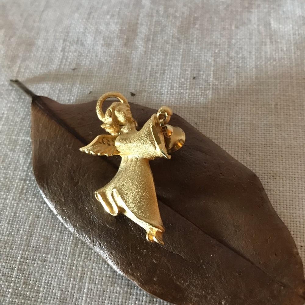 Vintage Robyn Rush Signed Gold Tone Angel with Dangling Bell Brooch/Pendant USA